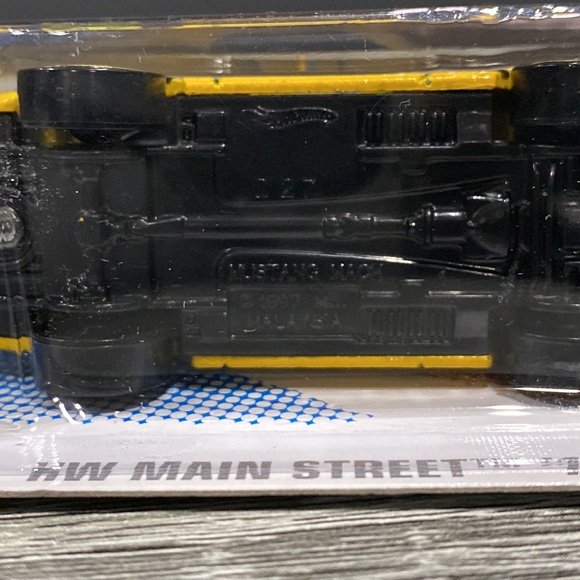 Hot Wheels | Main Street 11’ #9/10 Cars: 1970 Ford Mustang Mach 1 - 1:64 Scale - Picture 13 of 14